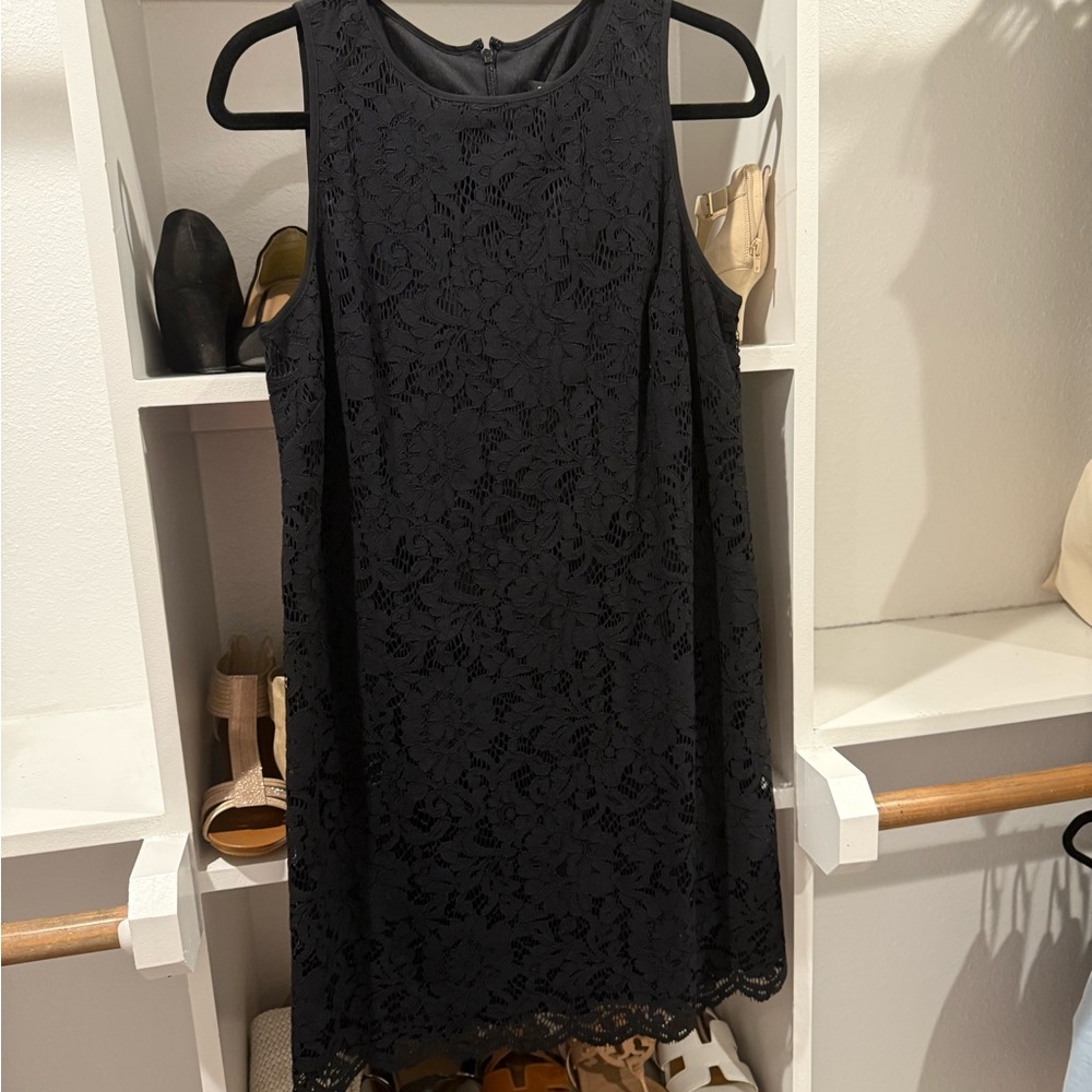 Black Sheath Knee-Length Sleeveless Cocktail Dress